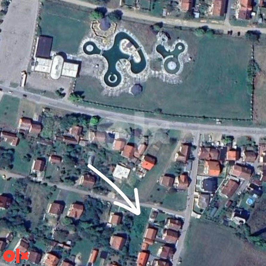 NA PRODAJU- PLAC 900 m2 kod Bazena 7
