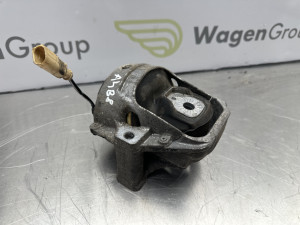 Nosac motora motora Audi A4 B8 (fotografija 1)
