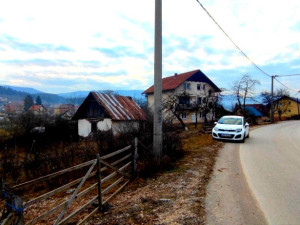 Zemljište sa kućom i ucrtanim objektima (4 objekta), 911m2