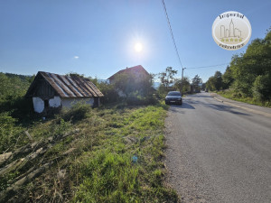 Zemljište sa kućom i ucrtanim objektima (4 objekta), 911m2