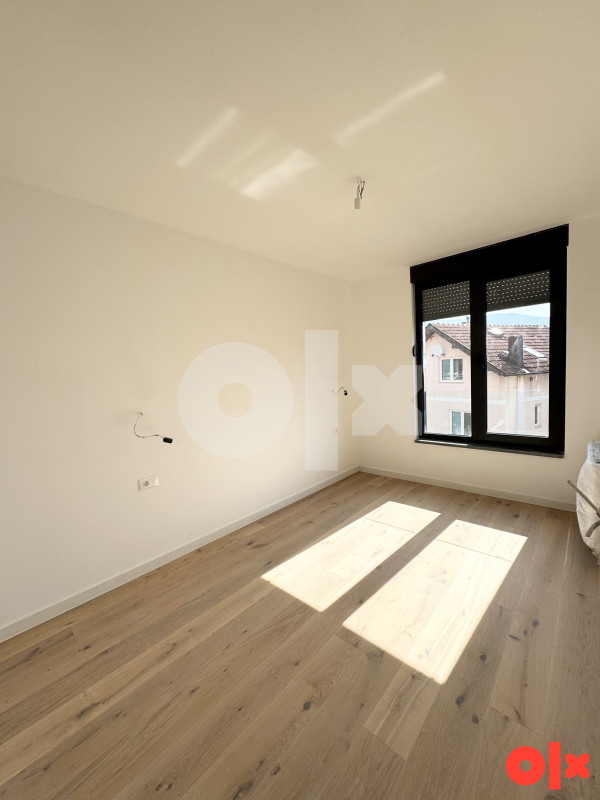 EKSKLUZIVAN ČETVEROSOBAN STAN 132 m2 BREKA BALKON 8