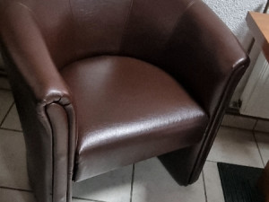 Ugostiteljski namještaj, stolovi, stolice - više komada na stanju
