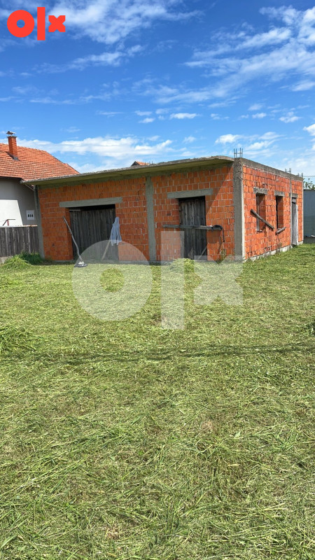 Kuća! Plac! -BIJELJINA- Preko puta fakulteta!