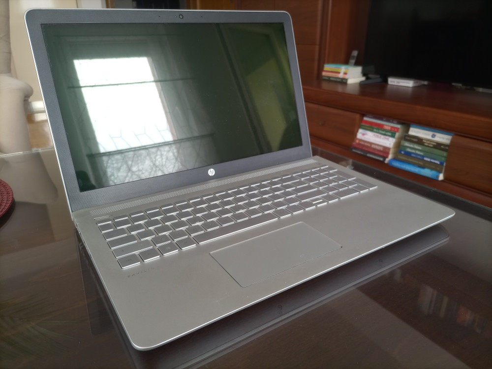Laptop HP Pavilion AMD A12-9720P 8GB ddr4 256SSD Radeon R7 grafik