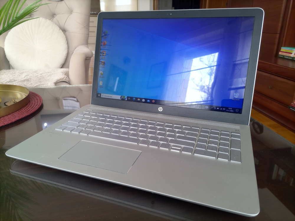 Laptop HP Pavilion AMD A12-9720P 8GB ddr4 256SSD Radeon R7 grafik