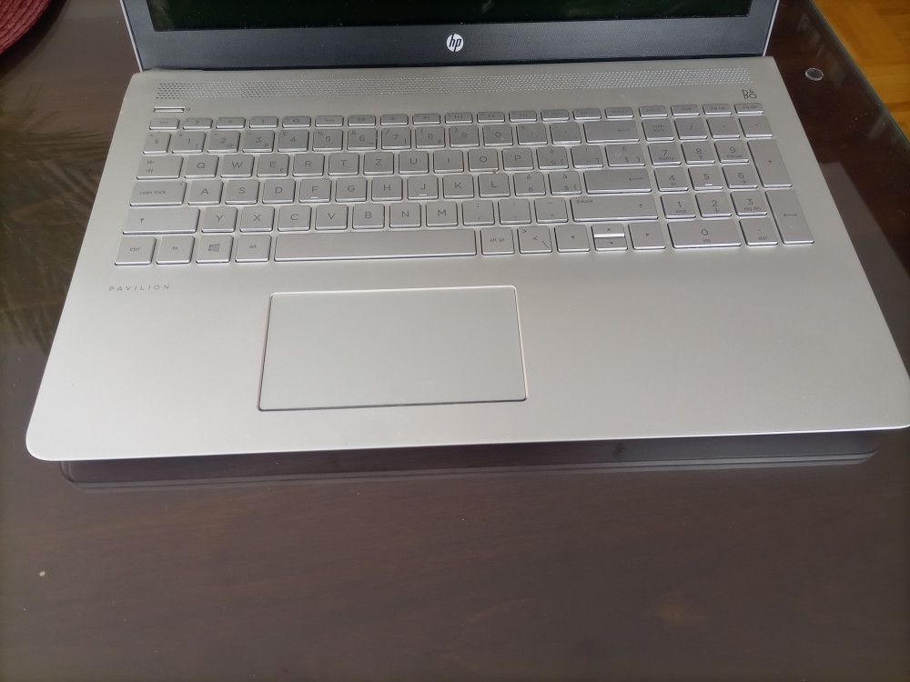 Laptop HP Pavilion AMD A12-9720P 8GB ddr4 256SSD Radeon R7 grafik