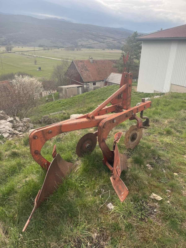 Plugovi IMT 755 Nisko klinastu zvati na 066 961 855