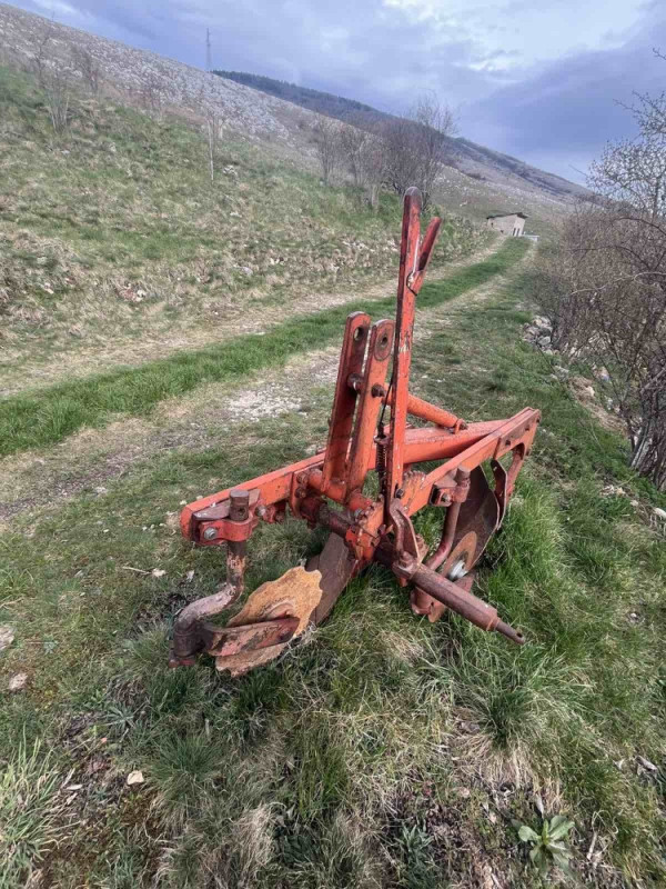 Plugovi IMT 755 Nisko klinastu zvati na 066 961 855