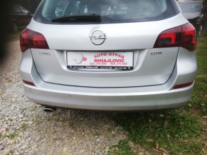 Astra J karavan 2009-2013 zadnji branik sa senzorima