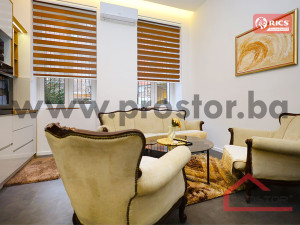 PROSTOR izdaje:KRATKOROČNO-Trosoban apartman,Stari Grad