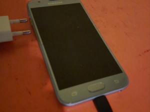 NOV MOBITEL SAMSUNG MOB PUNJAC BATERIJA - TOP . MOBILNI TELEFON