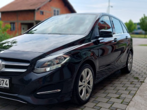 Mercedes-Benz B 180