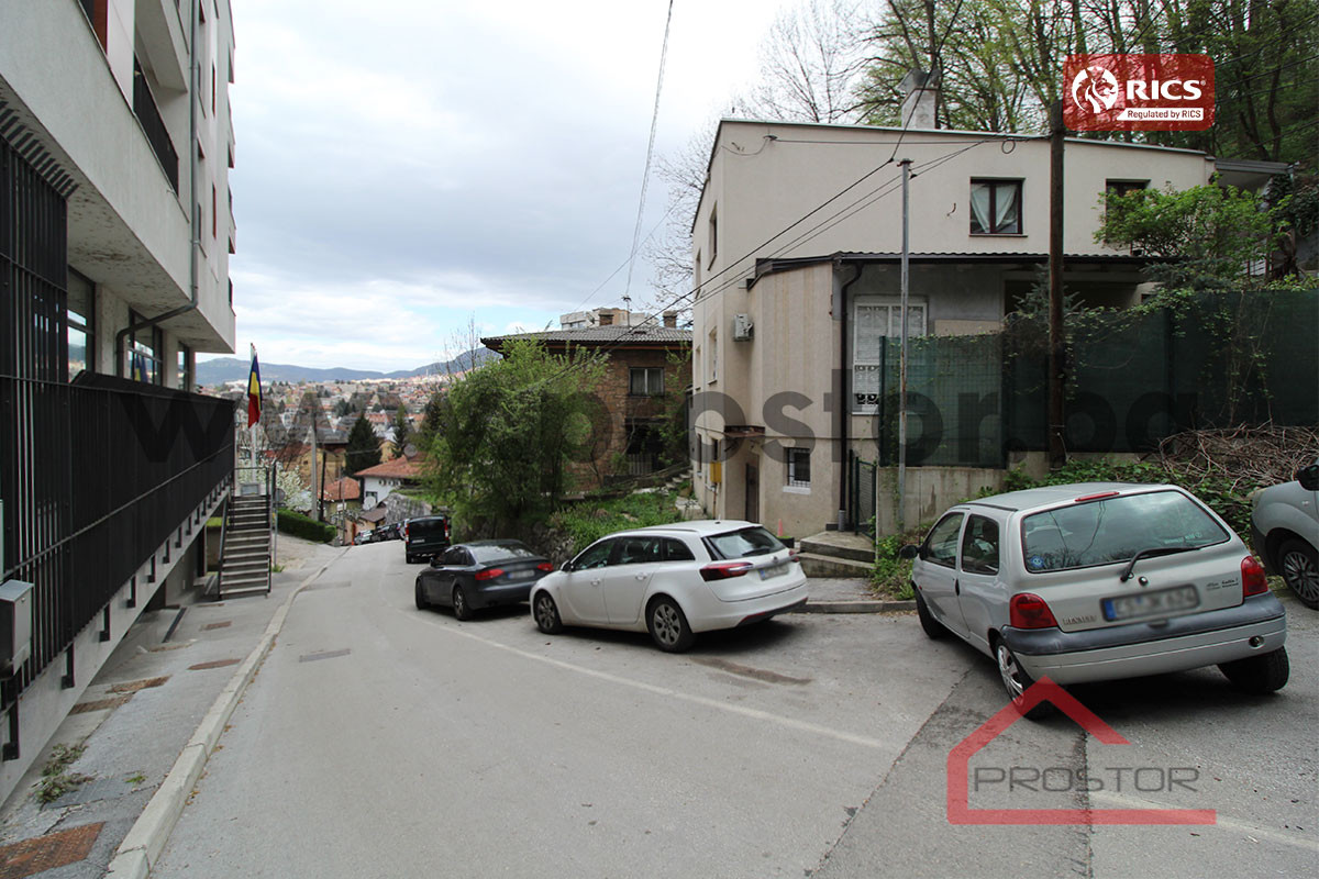 PROSTOR prodaje: Četverosoban stan, Čobanija