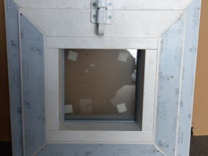 Prozor 40x40 Deceuninck