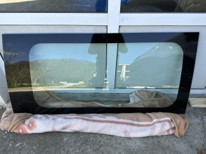 OPEL VIVARO RENAULT TRAFIC PRIMASTAR STAKLO ZADNJE