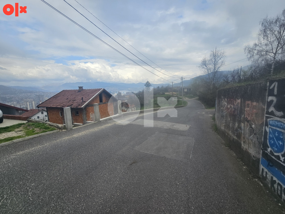 Zemljište 1000 m2 i dvije kuce Sarajevo Hrasno Brdo