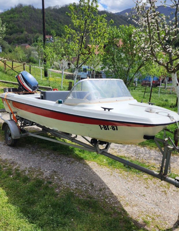 Čamac/Gliser sa pentom YAMAHA 28 HP