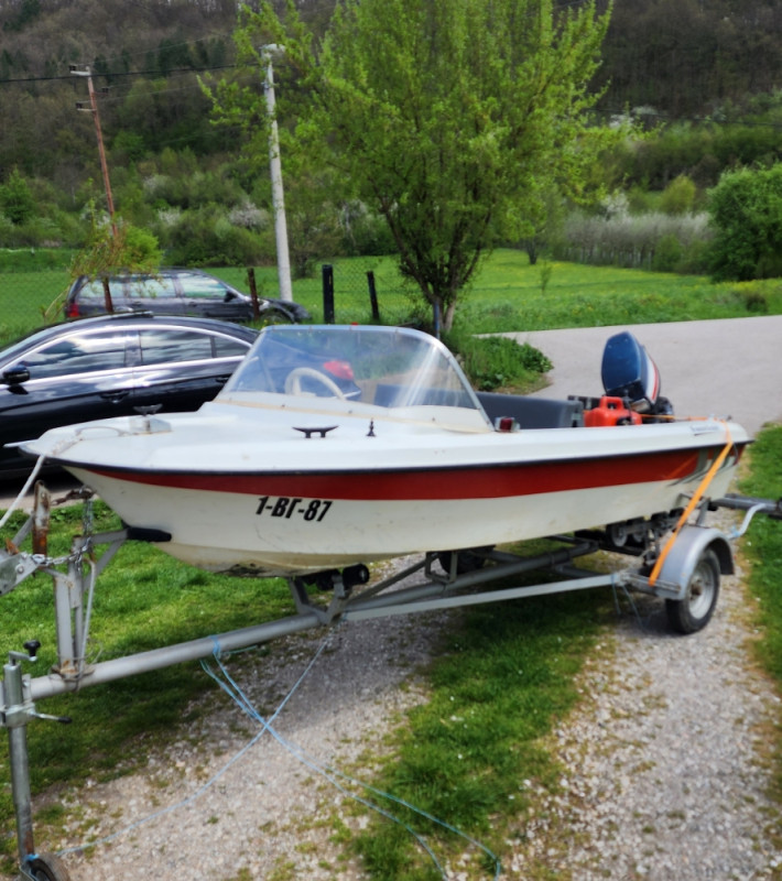 Čamac/Gliser sa pentom YAMAHA 28 HP