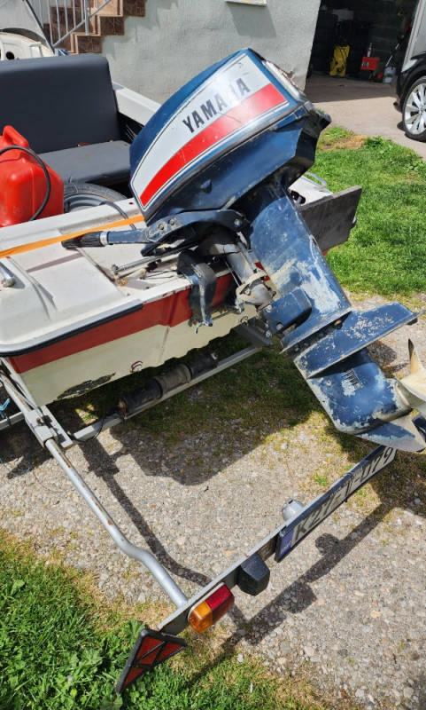 Čamac/Gliser sa pentom YAMAHA 28 HP