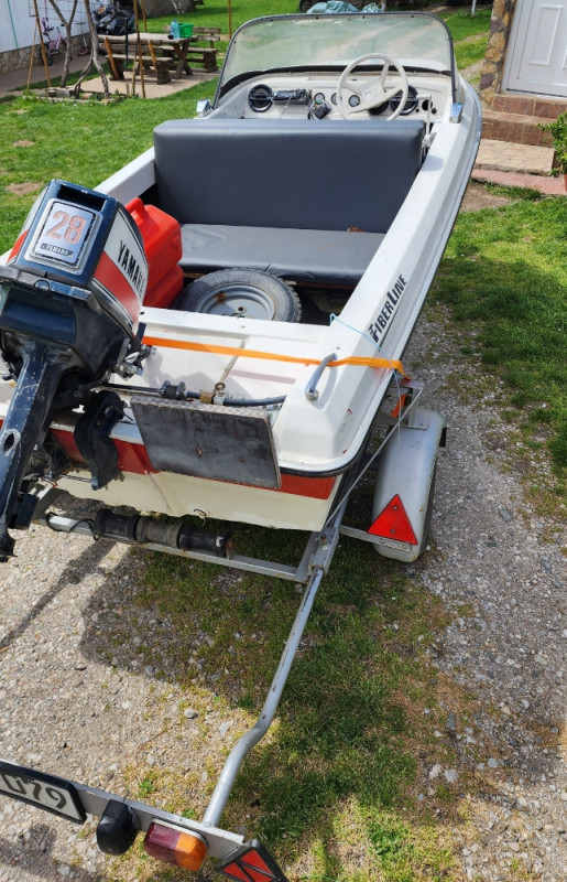 Čamac/Gliser sa pentom YAMAHA 28 HP