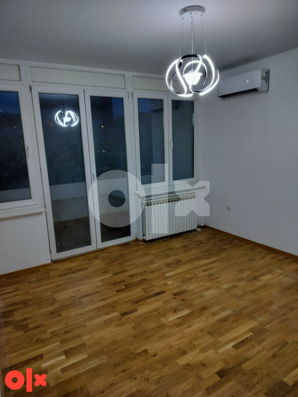 Izdajem stambeno poslovni extra lokacija C/Vila Sarajevo.