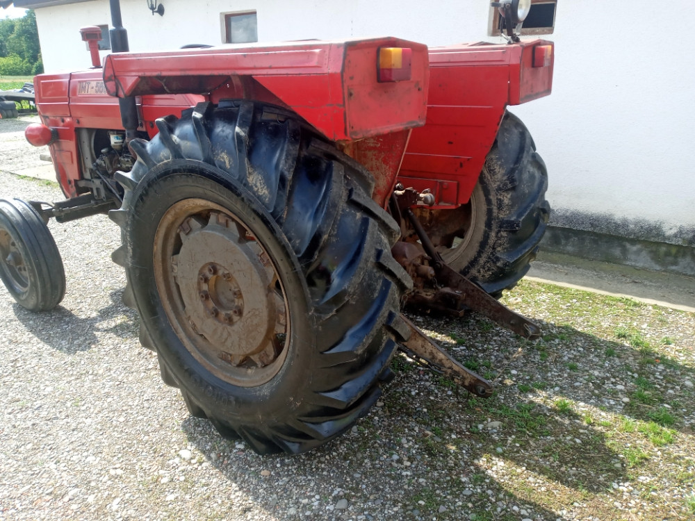 Traktor imt 560