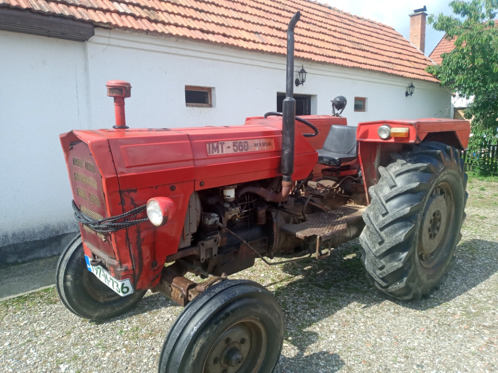 Traktor imt 560