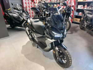 VOGE SR1 ADV 125 SKUTER MOTOR Piaggio Yamaha