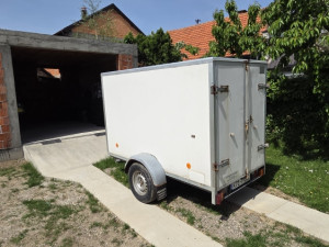 Auto prikolica furgon zatvorena