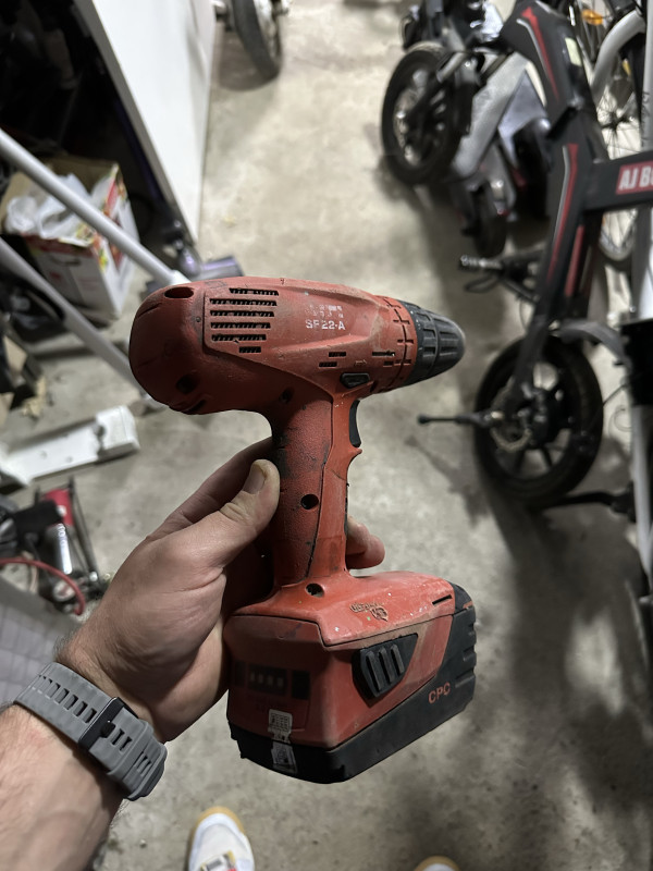 Hilti busilica i baterija 3.3ah