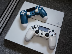 Playstation 4 HDR | 2 joystick | 30 igrica | GARANCIJA | SONY PS4