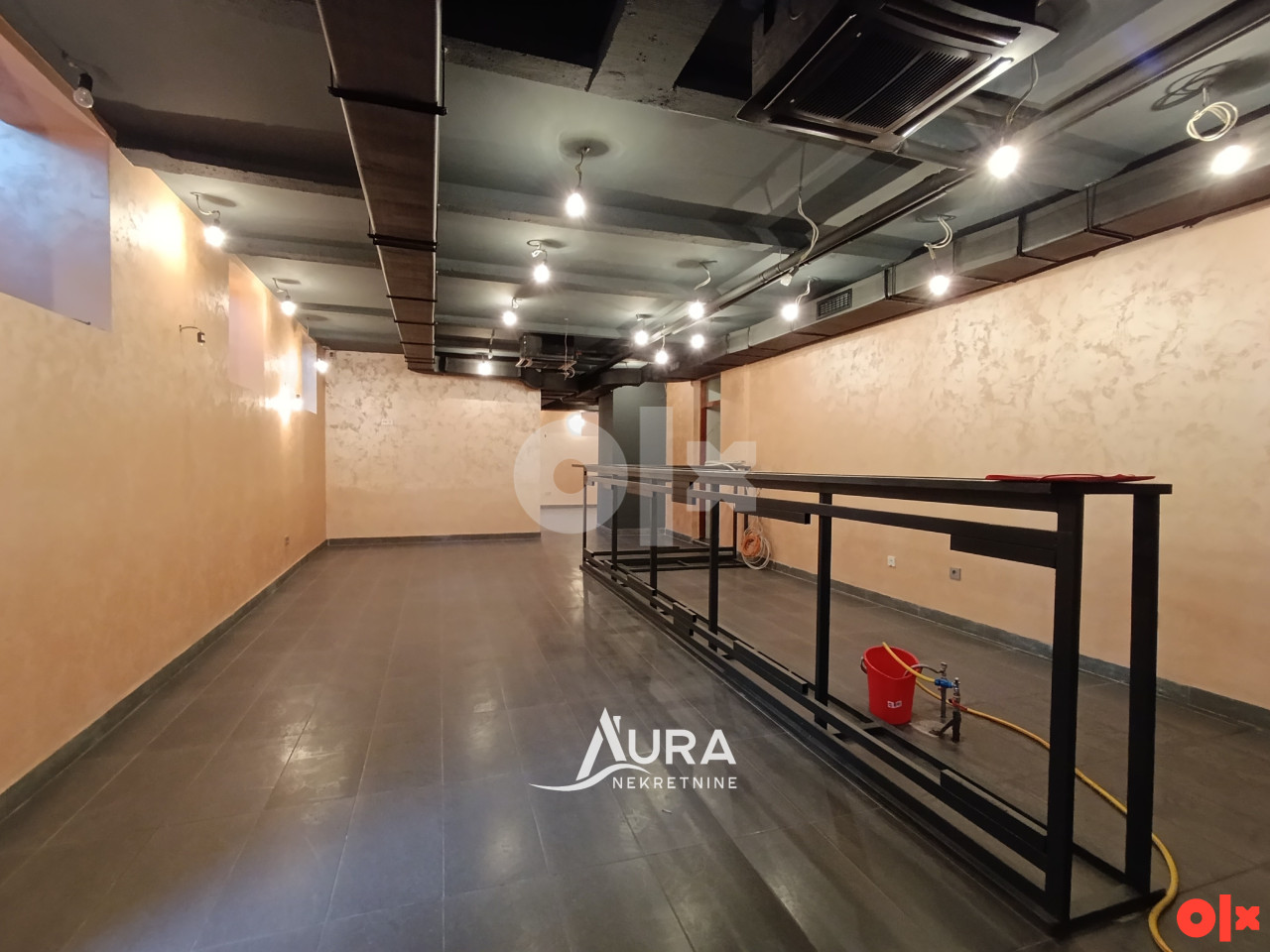 AURA/ Adaptiran poslovni prostor 145m2 / Centar