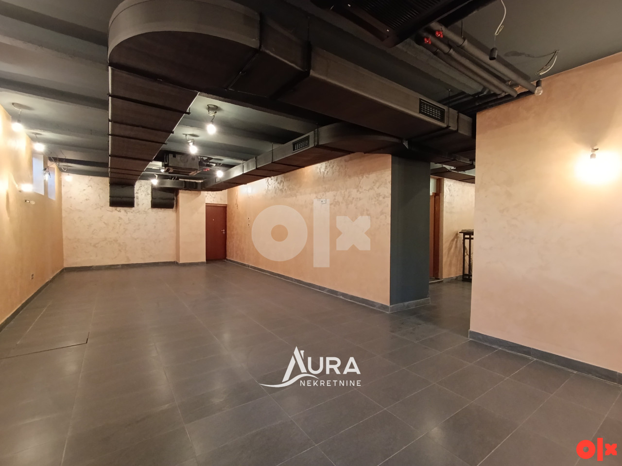 AURA/ Adaptiran poslovni prostor 145m2 / Centar 3