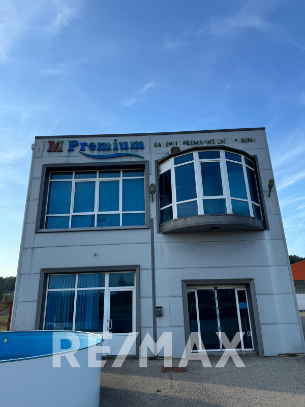 Hala sa skladištem i kancelarijama uz tranzit - 600m2 2