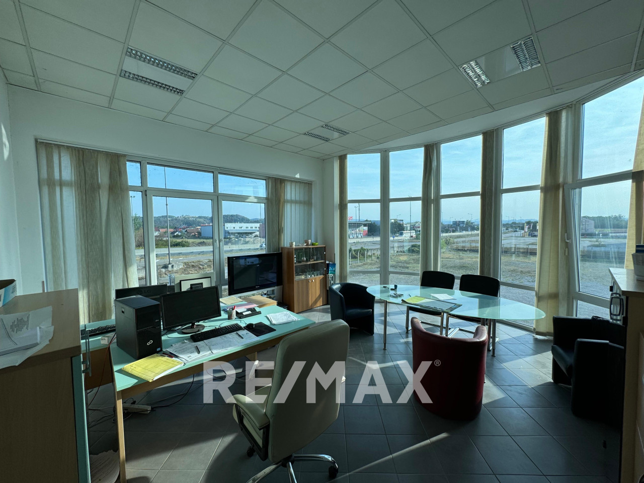 Hala sa skladištem i kancelarijama uz tranzit - 600m2 11