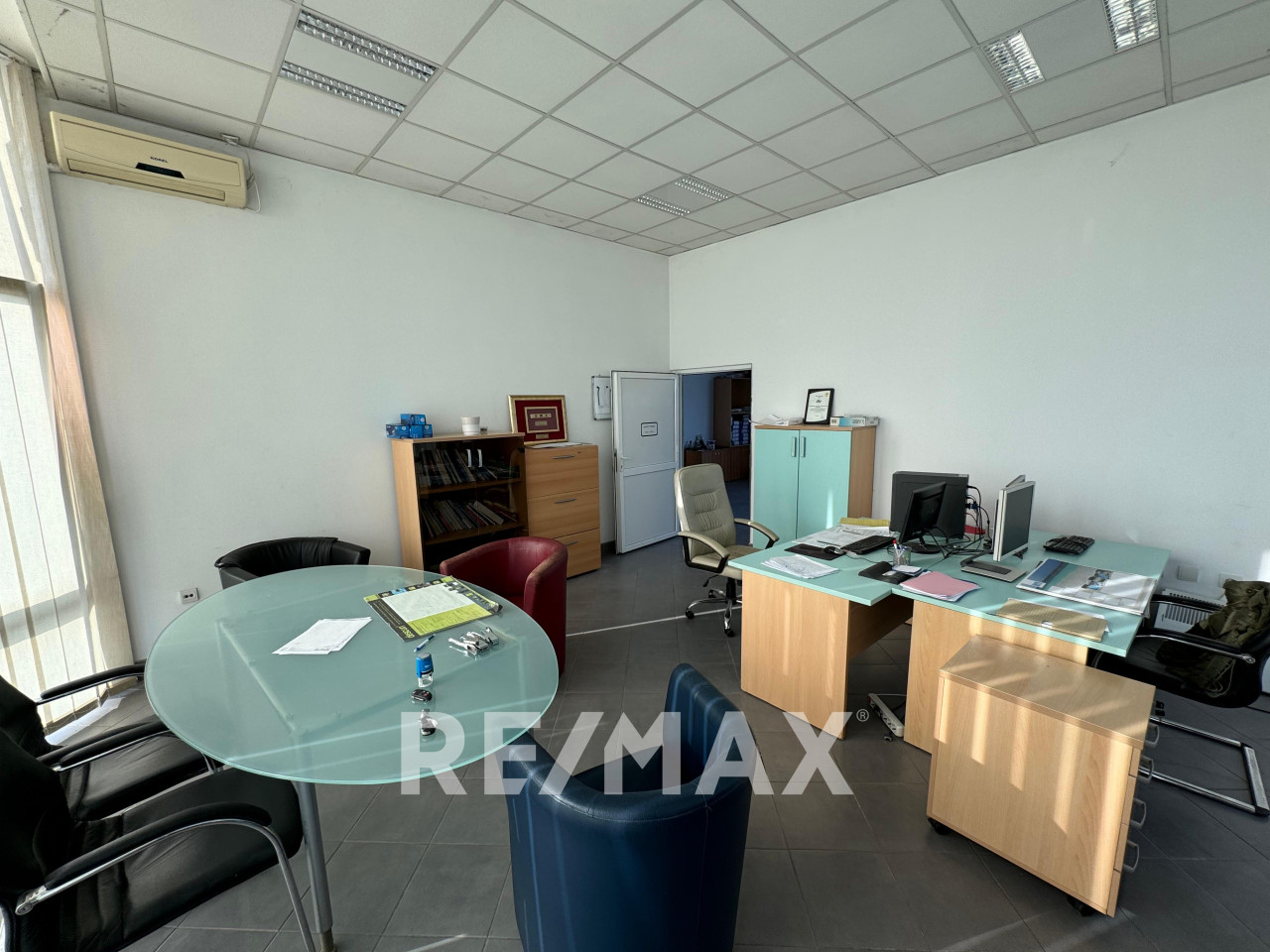 Hala sa skladištem i kancelarijama uz tranzit - 600m2 17