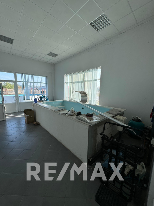 Hala sa skladištem i kancelarijama uz tranzit - 600m2 19