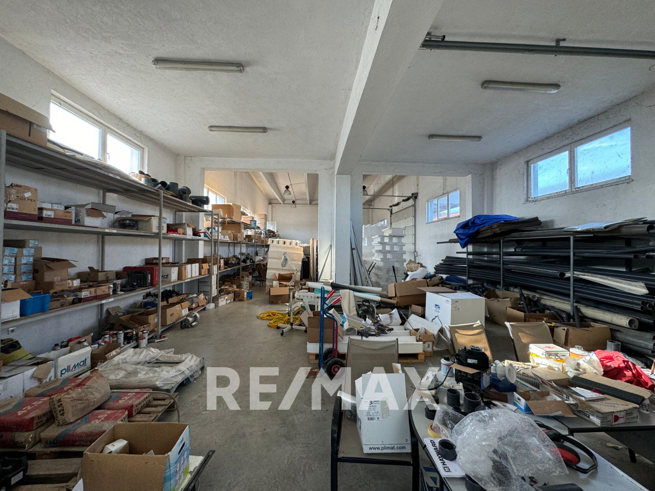Hala sa skladištem i kancelarijama uz tranzit - 600m2 20