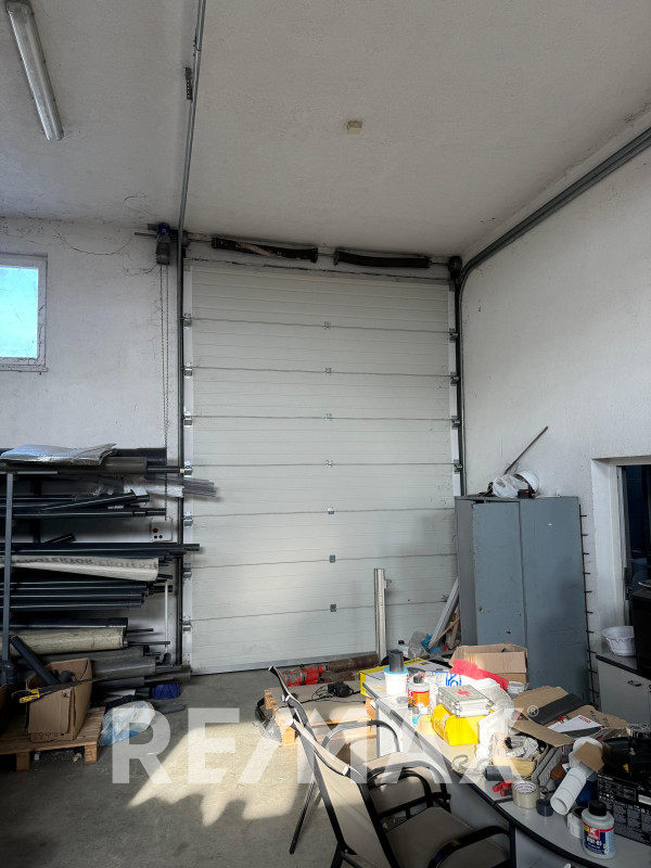 Hala sa skladištem i kancelarijama uz tranzit - 600m2 26