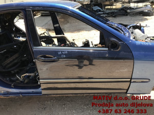 Vrata prednja DESNA Mercedes w203 2006