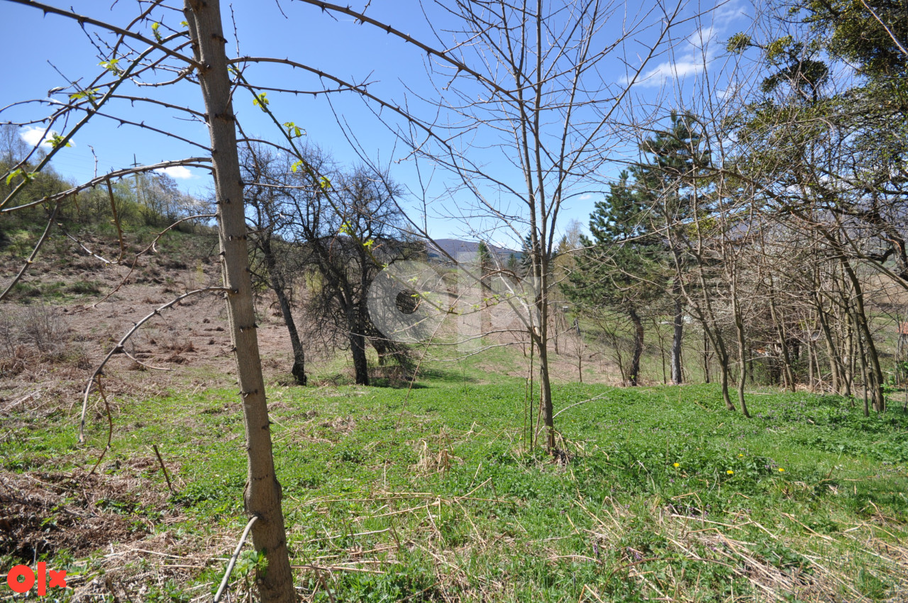 Zemljište  Pazarić- Resnik  2200m2 7