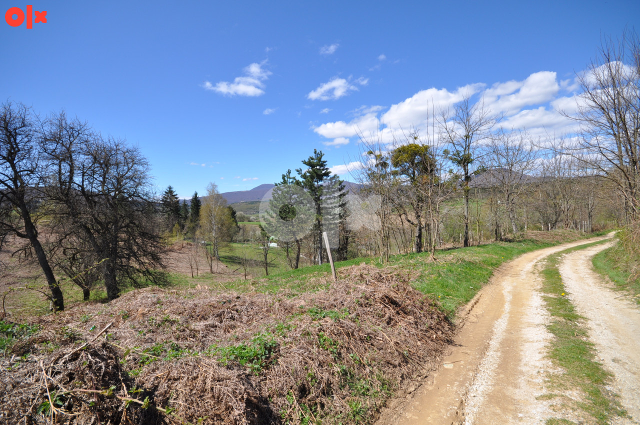 Zemljište  Pazarić- Resnik  2200m2 8