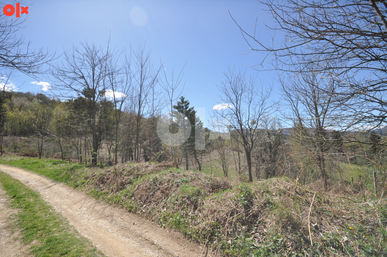 Zemljište  Pazarić- Resnik  2200m2 2