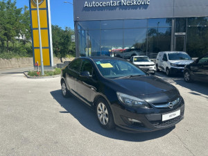 Opel Astra J Notchback 1.6 Benzin 110KS *2015*