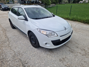 Prednji branik megane 3