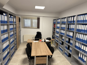 Prodajem kompletan kancelarijski namjestaj