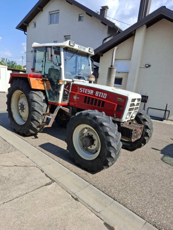 Traktor Steyr 8110