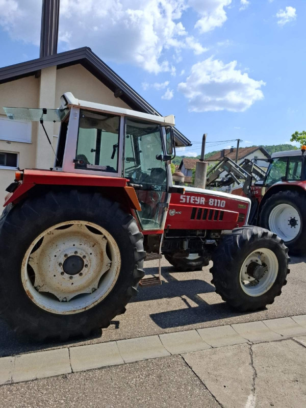 Traktor Steyr 8110
