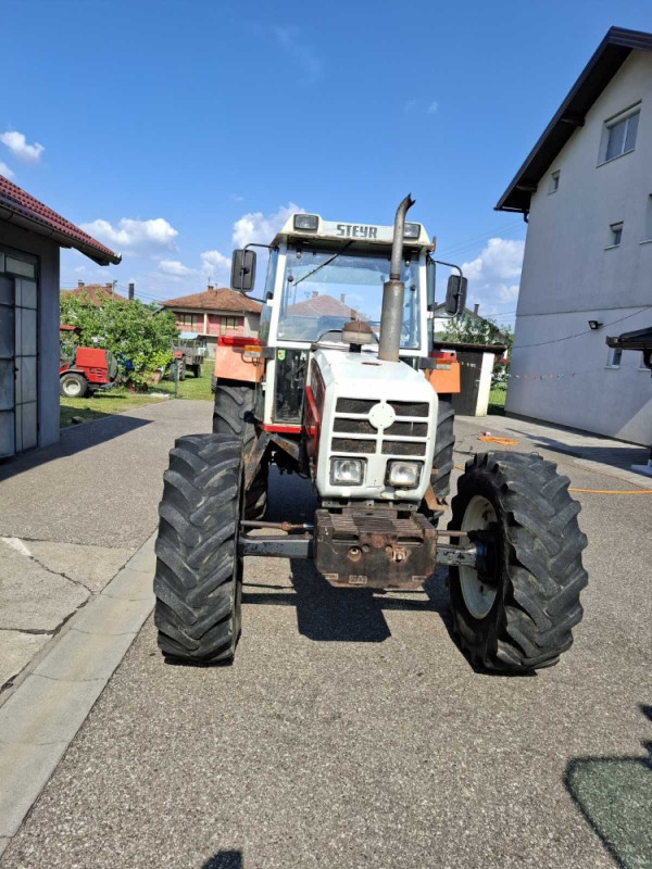 Traktor Steyr 8110
