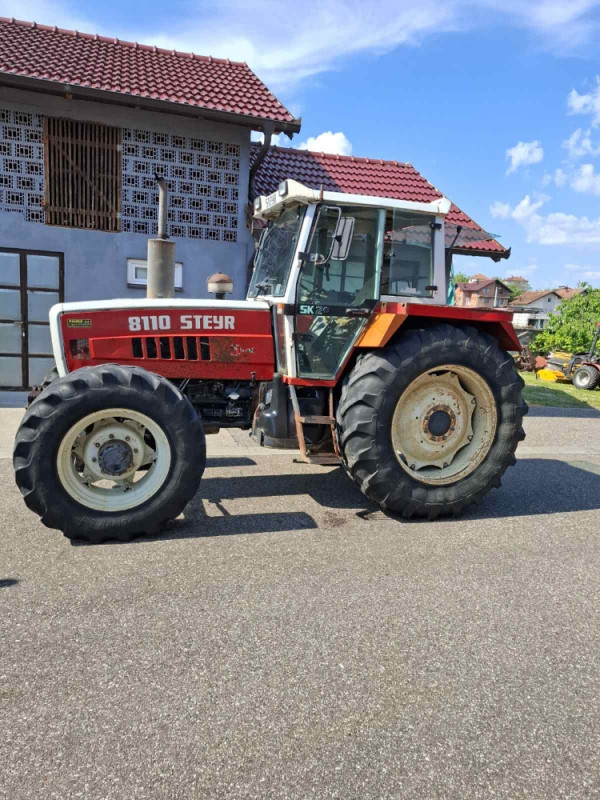 Traktor Steyr 8110